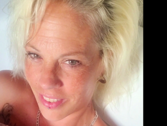 Download: MarilynTight - Muschimassage in Wanne beendet :-P