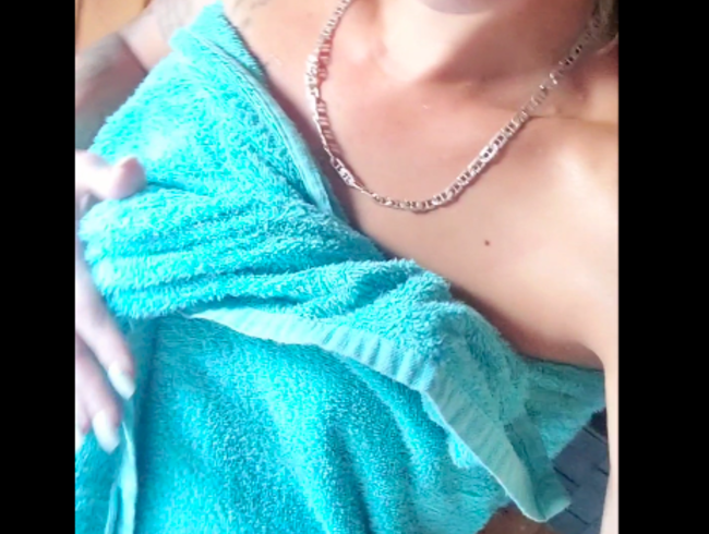 Download: MarilynTight - Fummeln nach dem Baden :-P