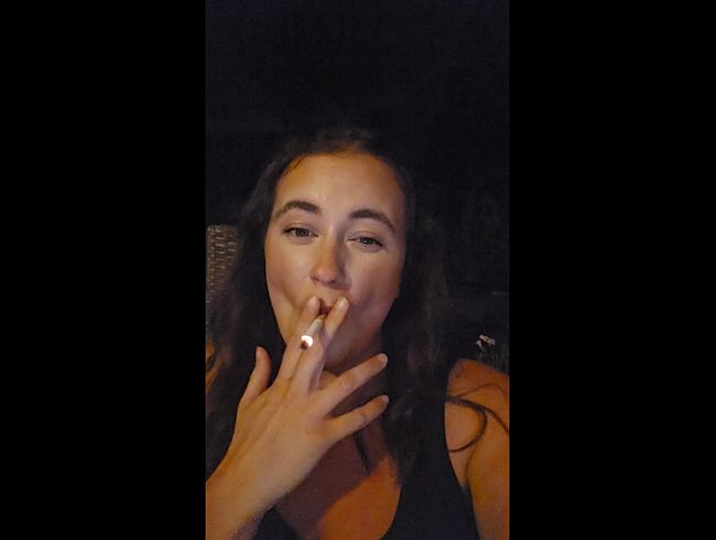 Download: Marry_Meridaa - Smoking Bitch - Ich rauche für dich !!!