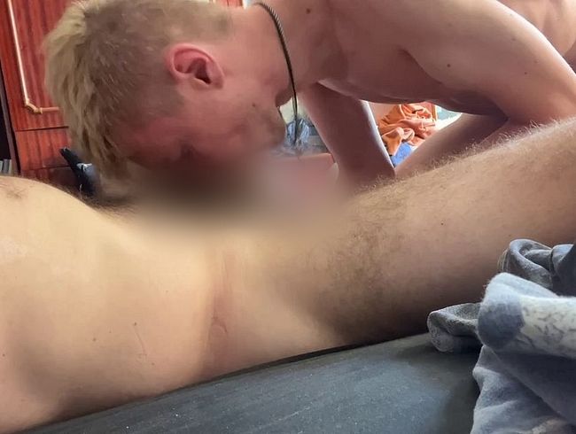 Download: Maxi_Newman - Stiefsohn saugt Sperma und schluckt