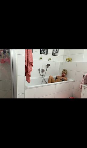 Download: MeganCrown - Ich hatte andere Pläne für die Wanne und dann kam plötzlich ER!!! ;-)