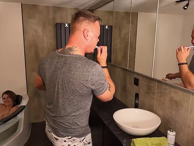 Download: Melina-May - Morgenlatte im Bad – Quicky mit Bodo ??