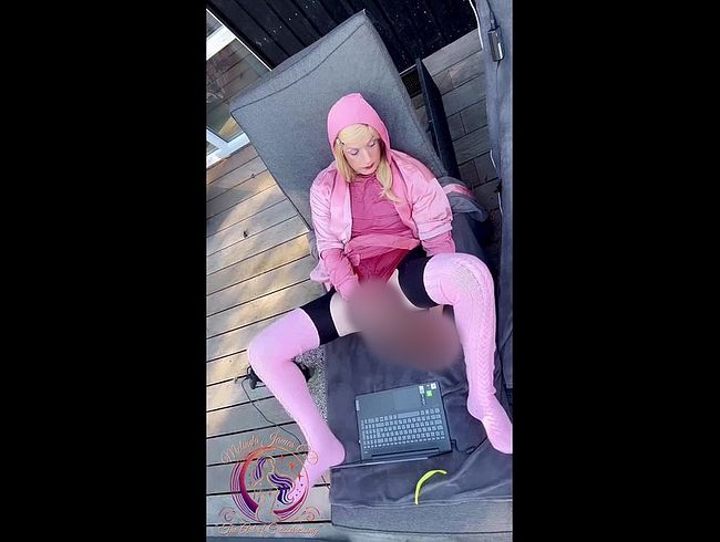 Download: Melinda_JamesCD - Anal Snake and Self Pee