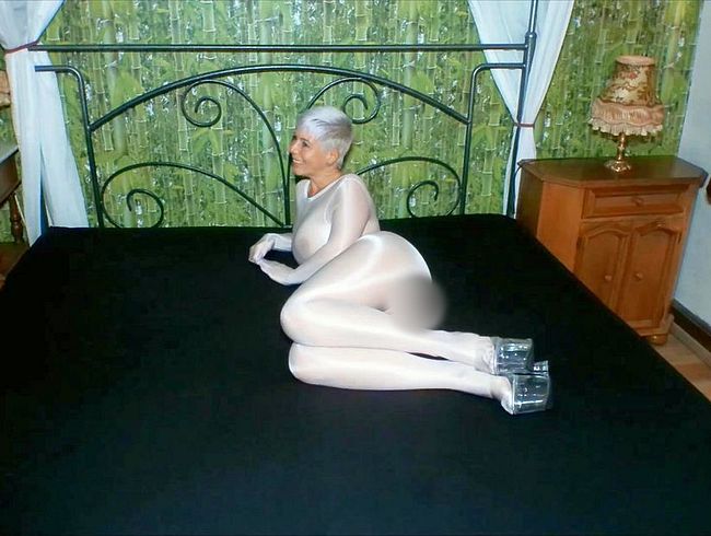 Download: MelissaDeluxe - Ostdeutschlands geilstes Flittchen|Rein in die Fotze ohne Gummi!