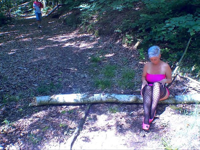 Download: MelissaDeluxe - Spontan blase ich dem Typen Outdoor die Eier leer beim Joggen