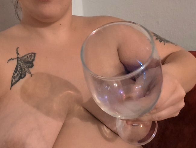 Download: MelissaMystery - Er spritzt in mein Weinglas - werde ich es trinken??