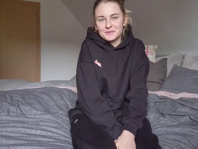 Download: Melly-4-You - Mein erstes mal Nackt vor der Kamera gefilmt