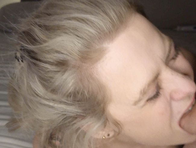 Download: MiaHase - Deepthroat mit Gesichtsbesamung als ich erwischt wurde beim Streamen!