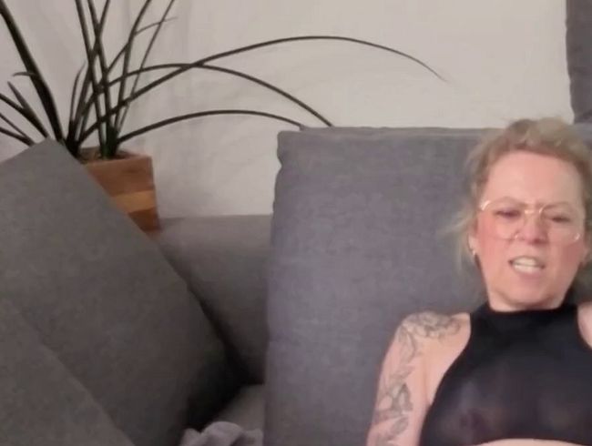 Download: MiaHase - Mia´s Orgasmusgesicht beim Perlenspiel