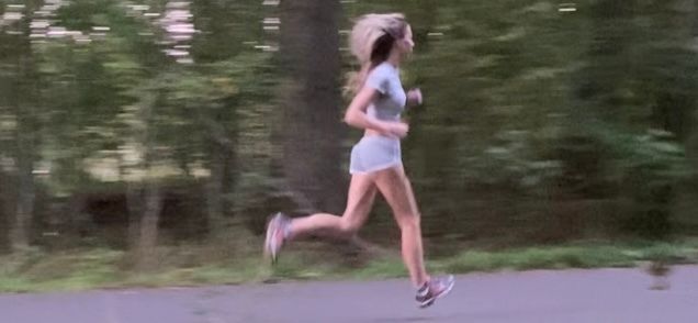 Download: Mia_Engel_Official - Teil 1: Beim Joggen beobachtet & verfolgt - er erwischt mich im Wald & fickt mich