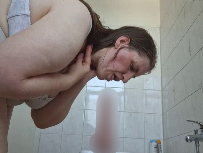 Download: Miamolly06 - Im Badezimmer hatte ich Spaß mit meinem Dildo.