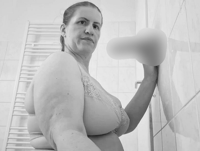 Download: Miamolly06 - Mit dem Lieblingsspielzeug vergnügt.