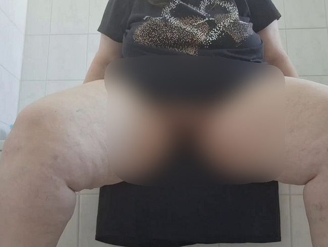 Download: Miamolly06 - Pinckeln auf den Fußboden