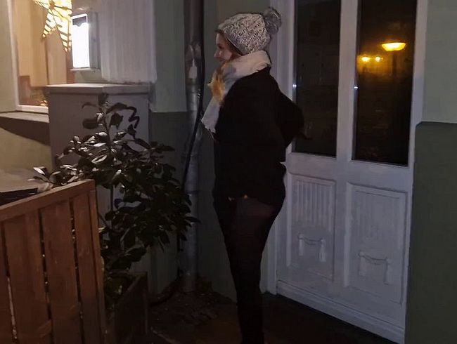 Download: MichelleVibes18 - !OMG! Mein erster Clip! Pippi Pause Weihnachtsmarkt Public