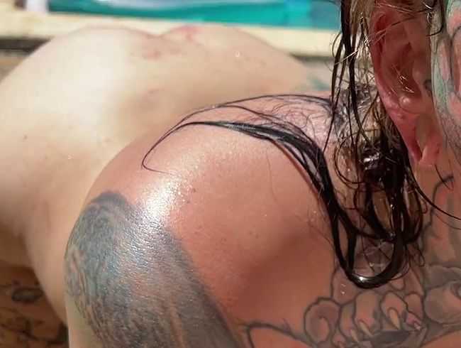 Download: Micky-Bottenberg - Kurzer Blowjob am Pool