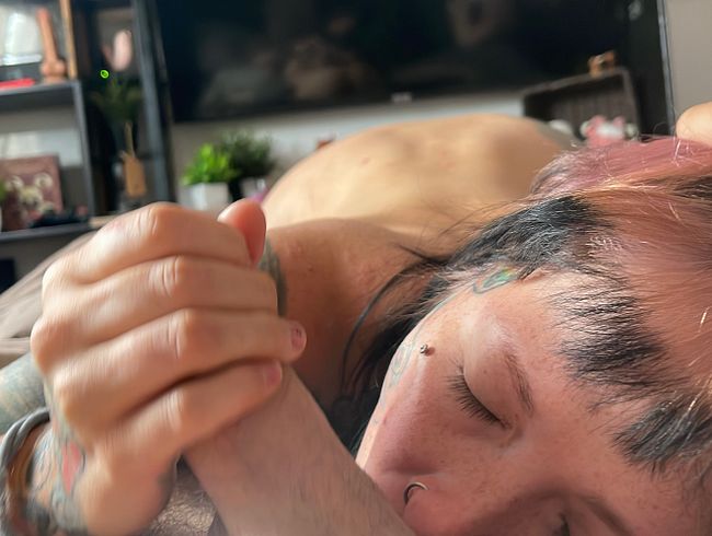 Download: Micky-Bottenberg - Sloppy blowjob mit extra Liebe für die Eier am morgen ;)