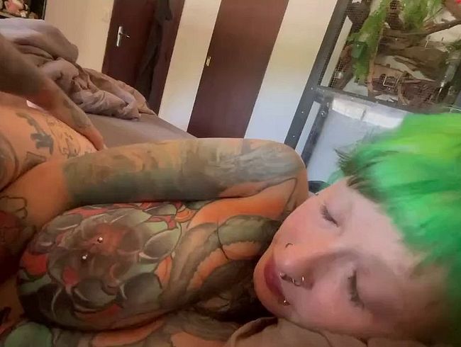 Download: Micky-Bottenberg - Heißer Fick in Missionar, tiefer Blowjob & wildes Reiten bis zum Creampie