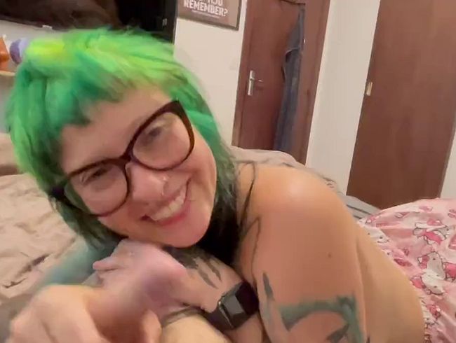 Download: Micky-Bottenberg - Süße Hello Kitty Panties und einen Handjob bis du für mich spritzt