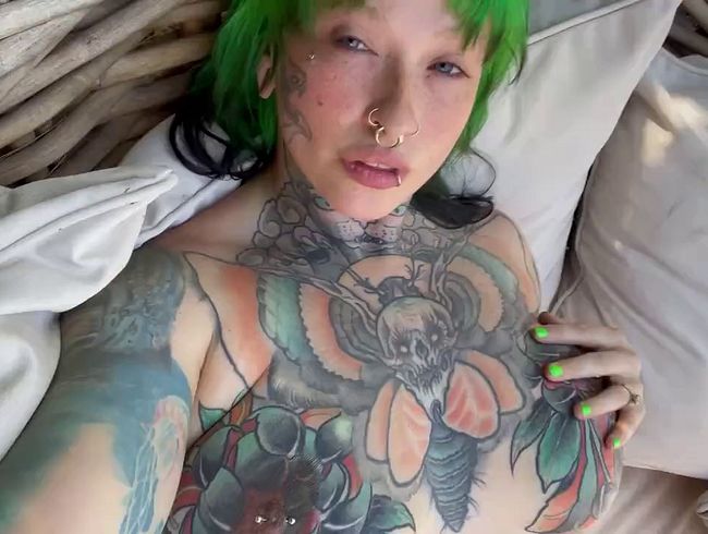 Download: Micky-Bottenberg - Gothschlampe fingert sich in der Sonne, Hat mich wer gehört? ;)