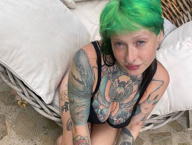 Download: Micky-Bottenberg - Lass mich deinen Schwanz outdoor wichsen so das du mir auf meine dicken Titten spritzen kannst!