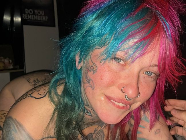 Download: Micky-Bottenberg - Hungrige Tattooschlampe saugt dich leer.