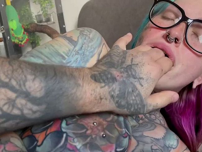 Download: Micky-Bottenberg - Intimes Ficken, spiel mit meinen Titten während du mich zum Orgasmus fickst!