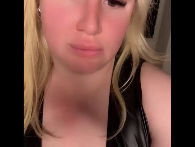 Download: MiiniShellyX - Sexy Latexkleid ? geiler Deepthroat und zur Belohnung ne Mega Ladung sperma