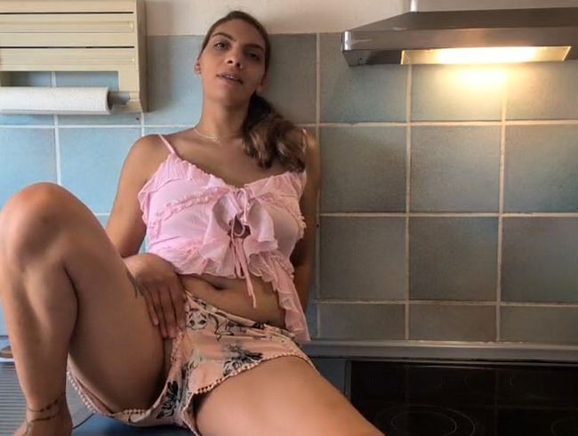 Download: Mila-Hase - GRUSS AUS DER KÜCHE!! Überrascht du mich beim Kochen? Dein Maiskolben könnte ich gut brauchen!