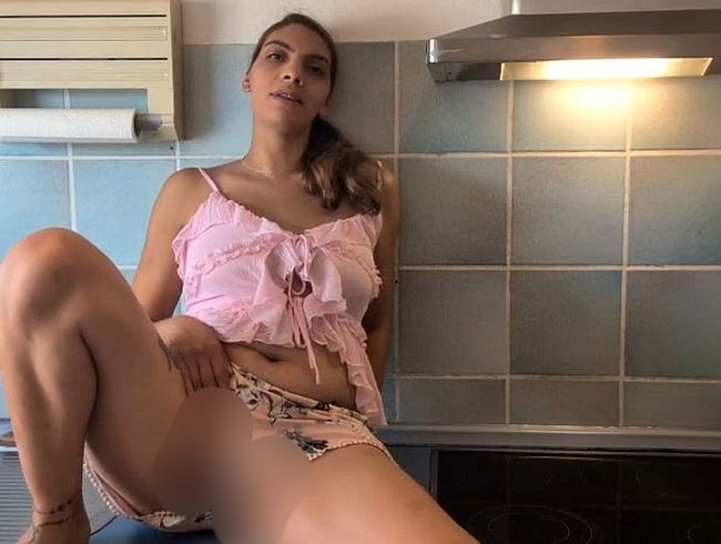 Download: Mila-Hase - GRUSS AUS DER KÜCHE!! Überrascht du mich beim Kochen? Dein Maiskolben könnte ich gut brauchen!