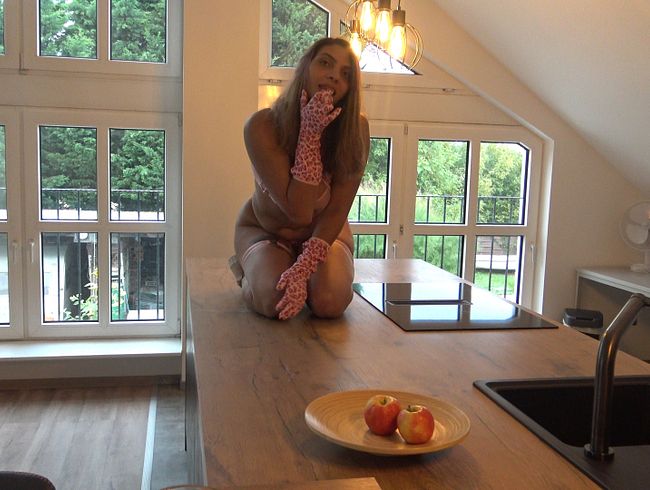 Download: Mila-Hase - STUMFREI in BERLIN – ZWISCHEN der VENUS und BABYSITTER! GANZ PRIVATE EINBLICKE beim SEX!