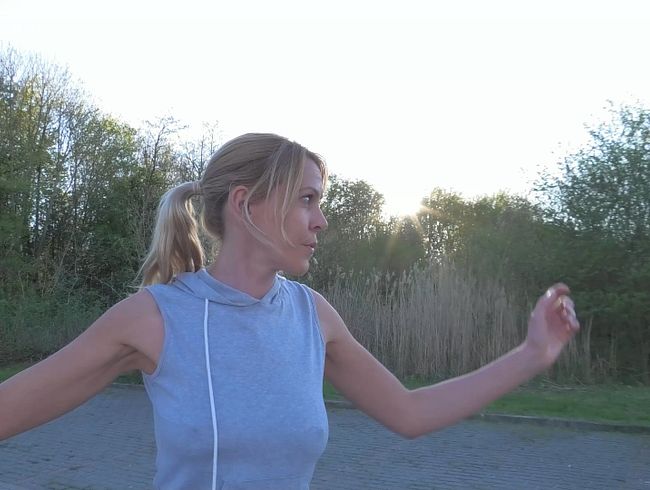 Download: Miley-Weasel - Versaute blonde Analschlampe lässt sich einfach von fremden durchficken !!