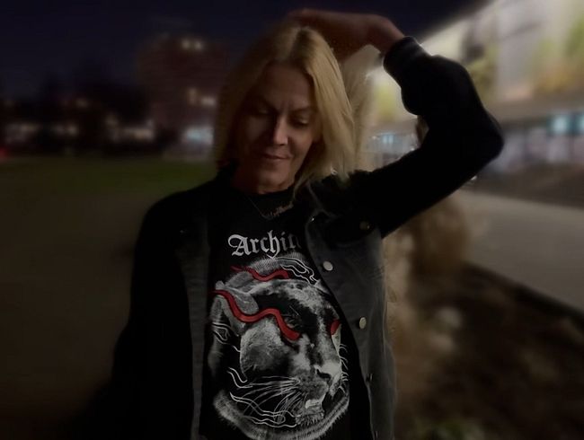 Download: Miley-Weasel - Nach dem Konzert...Fremder Typ spritzt Alles rein !!