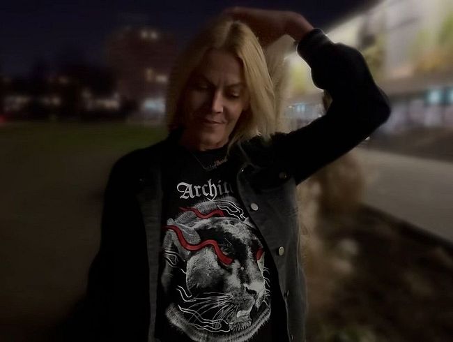 Download: Miley-Weasel - Nach dem Konzert...Fremder Typ spritzt Alles rein !!