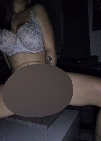 Download: Mimi613 - Ich besorg es mir in reiter auf meinem tisch mit meinem dildo