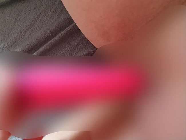 Download: Miri290 - Gefällt dir meine tropfende Pussy ??