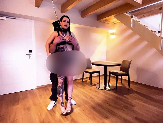 Download: MissAlessaMilano - Chef zeigt sein angestellte, wie man richtig arbeitet.