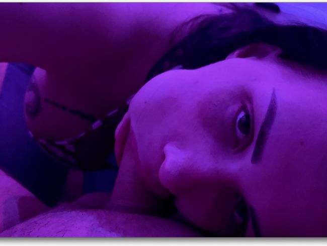 Download: MissAlessaMilano - Alessa bietet Blowjob neue Nachbarn