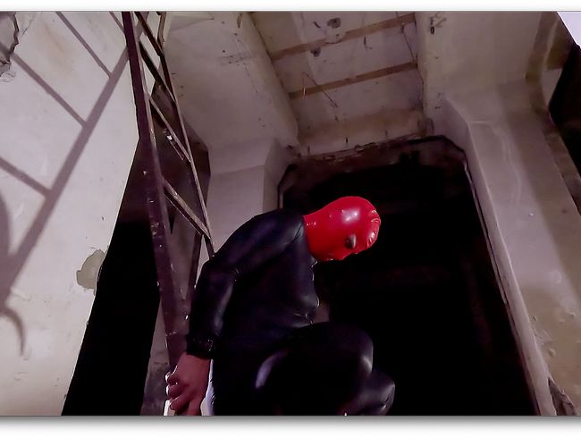 Download: MissAlessaMilano - Latexmaske Blowjobs (Ohne Ton)