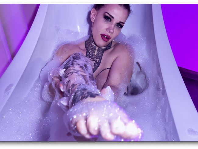 Download: MissAlessaMilano - High Heels Badwanne