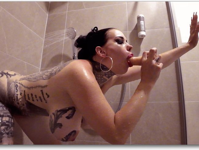 Download: MissAlessaMilano - 2 Fach Didlo in der Dusche