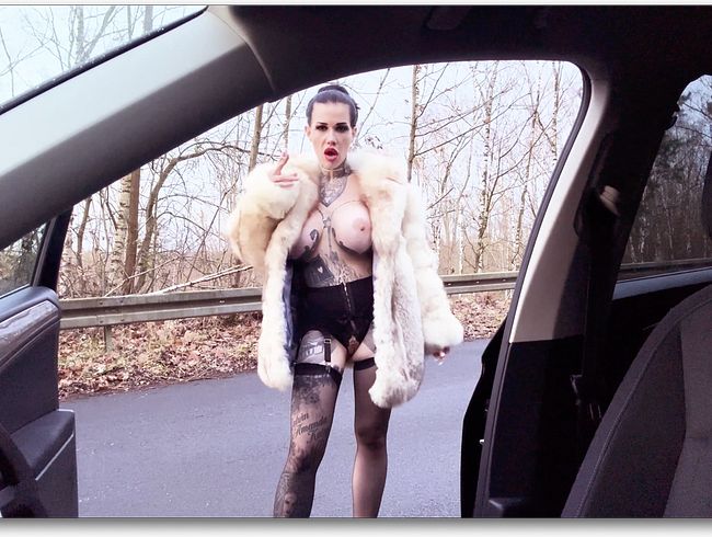 Download: MissAlessaMilano - Pelz mit rauchen auf der Parkplatz