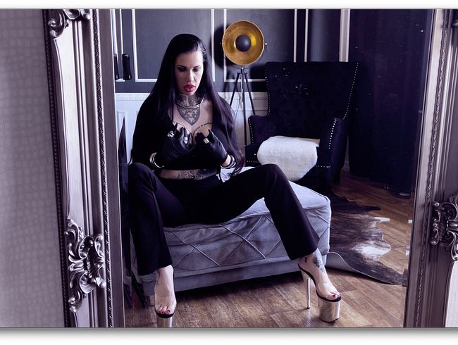 Download: MissAlessaMilano - Blowjob & Busenspiel – mein Busen glänzt von Sperma (Keinen tone)