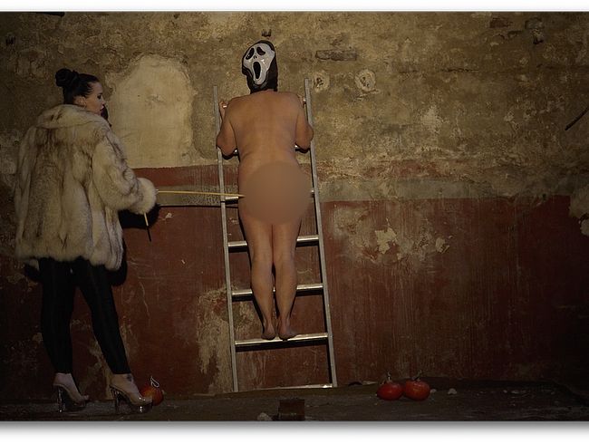 Download: MissAlessaMilano - Peitsche und CBT auf Leiter