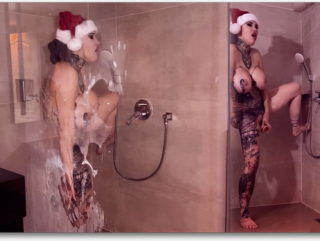 Download: MissAlessaMilano - 23. Adventskalender 2025 Weihnachtsfrau mit Dildo in Dusche