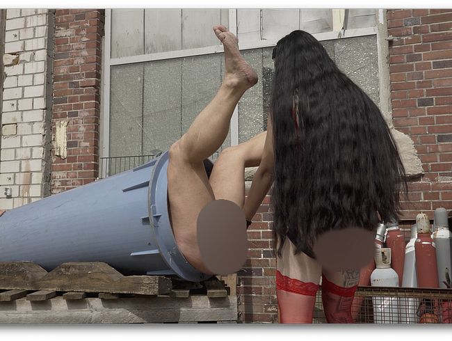 Download: MissAlessaMilano - Überall, auch Mülltonne ficke ich