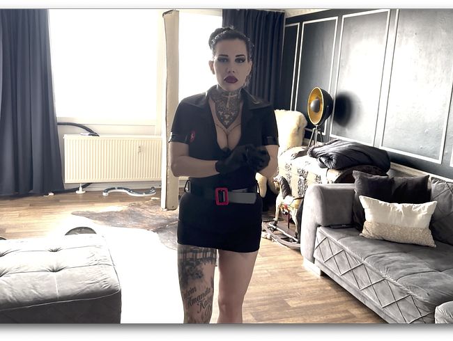 Download: MissAlessaMilano - Karneval Krankenschwester kann sexy sein