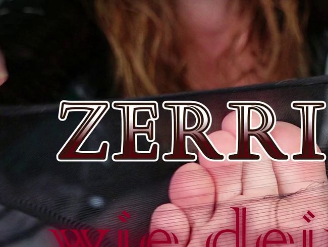 Download: MissCatDeluxe - Zerrissen wie dein Ego