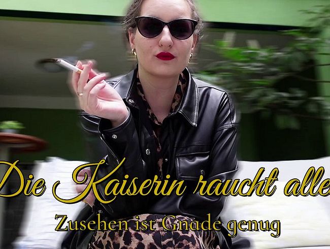 Download: MissCatDeluxe - Die Kaiserin raucht alleine -Zusehen ist Gnade genug