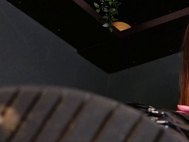 Download: MissCatDeluxe - Tritt für Tritt zerstört