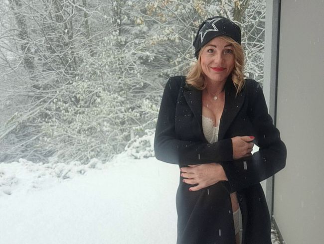 Download: MissJolie109 - Wenn das mein Nachbar sieht!!! HEISSER als jeder Wintertraum!!!